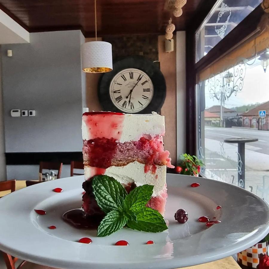Pensiunea Casa Georgia Comanesti  외부 사진